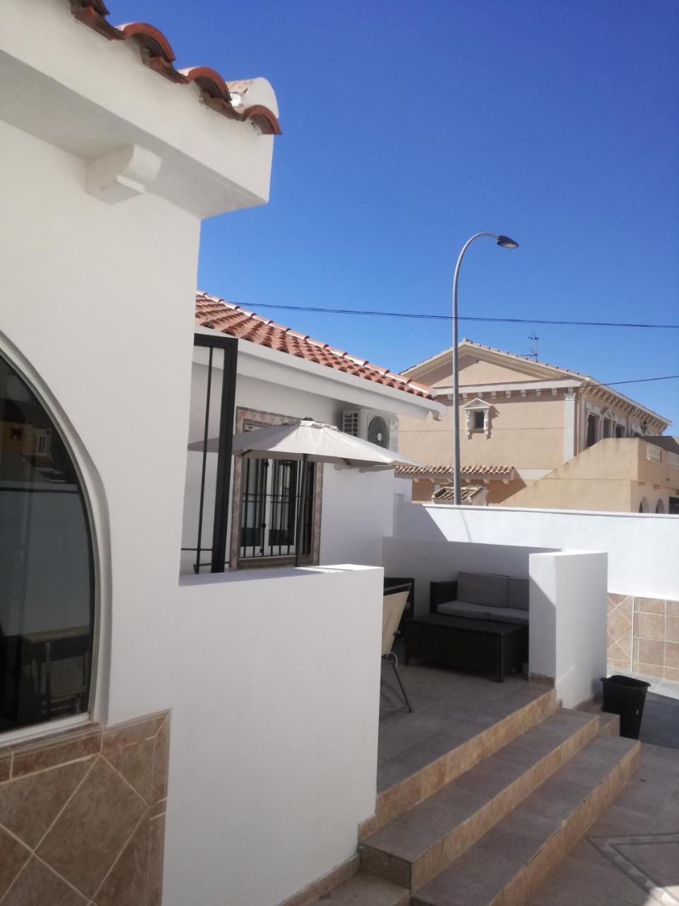 2 Bedroom Newly Renovated Bungalow Close To Bars & Restaurants Los Alcazares Exterior photo